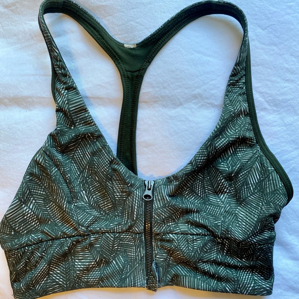Lululemon Sports Bra size 2 racer back zip front